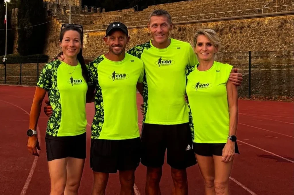 Les 4 coachs adultes de l’ERA Antibes, dont Ingrid Lopergolo, au stade du Fort Carré