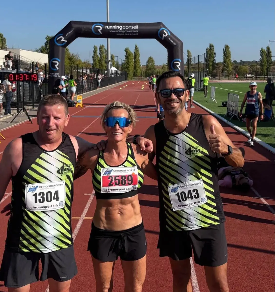 Ingrid Lopergolo et ses coéquipiers à l’arrivée du semi-marathon de Saint-Maximin